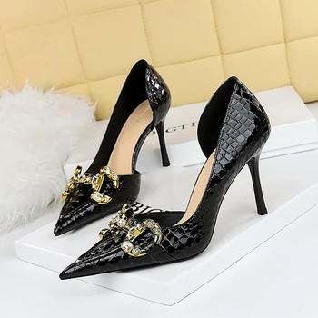 Женская обувь на высоком каблуке, украшенная стразами, металлическое украшение, банкетные свадебные туфли на шпильке, Пикантные женские туфли-лодочки для вечеринок, летние женские туфли-лодочки